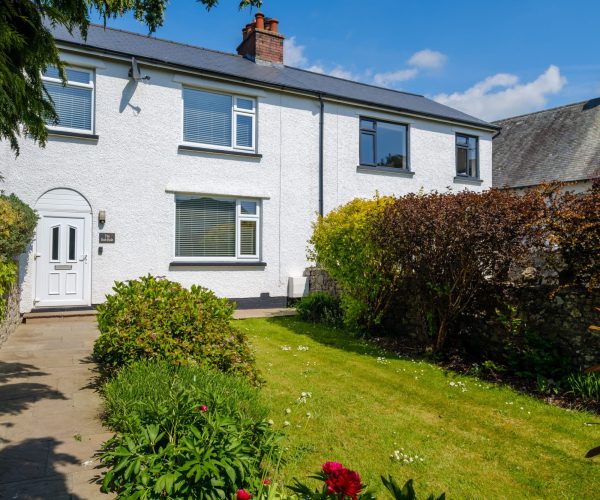 The Bolt Hole Front Garden