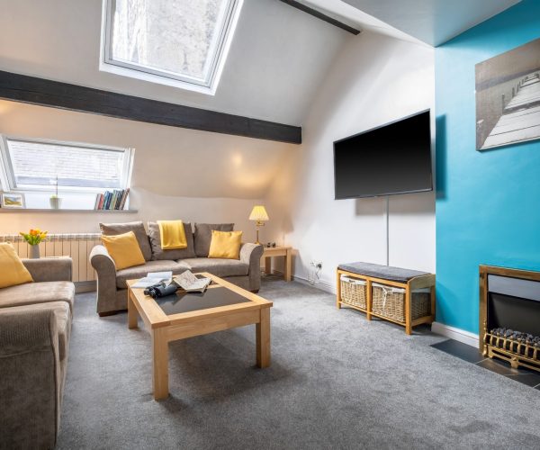 Old-Stables-Loft-Kendal-dog-friendly-apartment-spacious-lounge