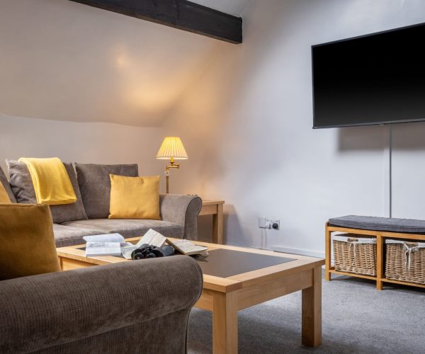 Old-Stables-Loft-Kendal-apartment-with-Smart-TV-and-sofas