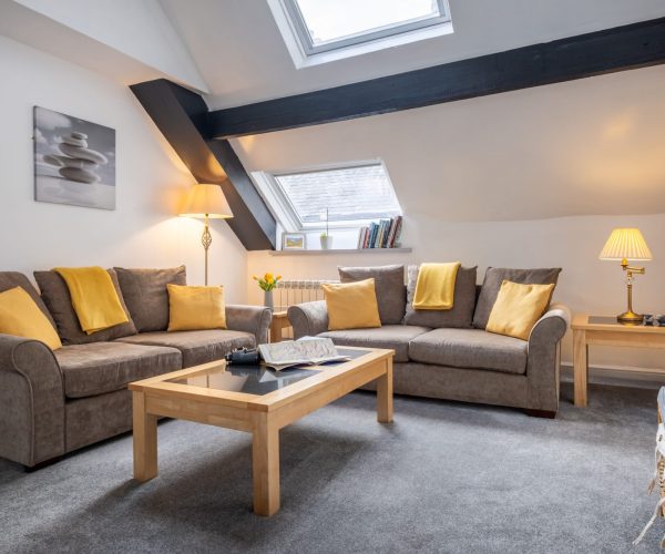 Old-Stables-Loft-Kendal-holiday-apartment-living-room-sofas