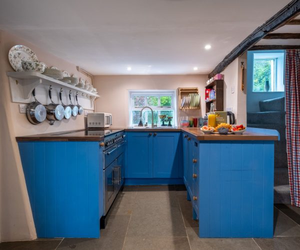 Traditional cottage kitchen Low Longmire Cottage, Lake District