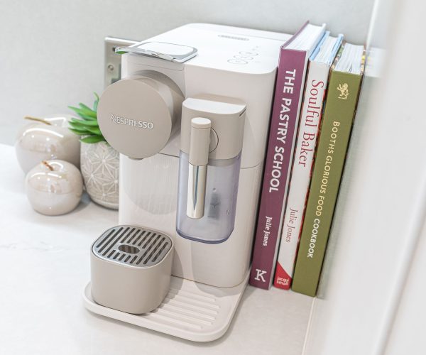 Edge Mere Apartment Kitchen