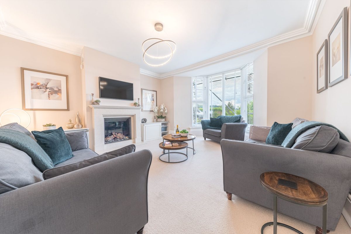 Edge Mere Apartment Lounge