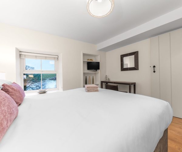 Mill Cottage - Master King Bedroom