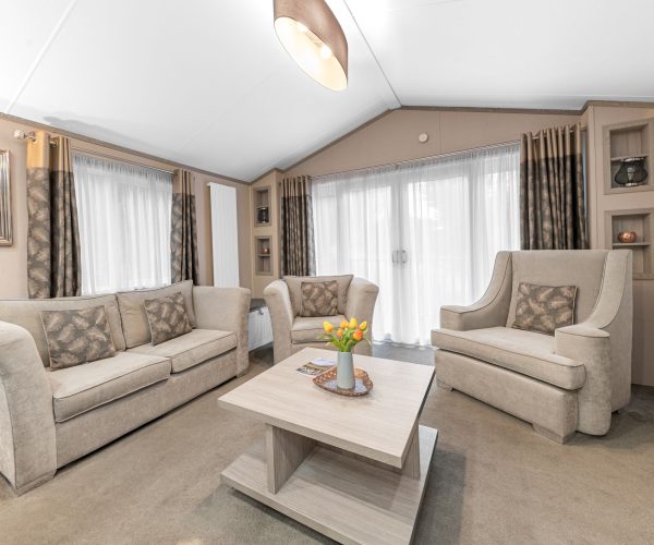 Dizzy Ducks Lodge Lounge/Kitchen