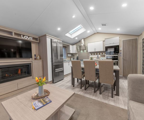 Dizzy Ducks Lodge Lounge/Kitchen