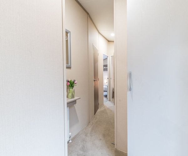 Dizzy Ducks Lodge Hallway