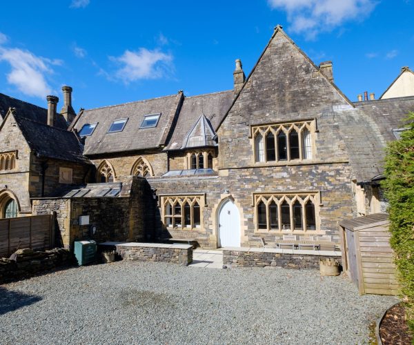 Oakland West Exterior