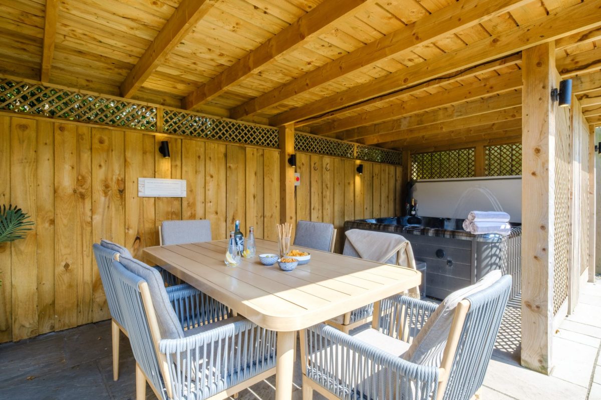 The Bank House Silverdale Hot Tub / Dining Terrace