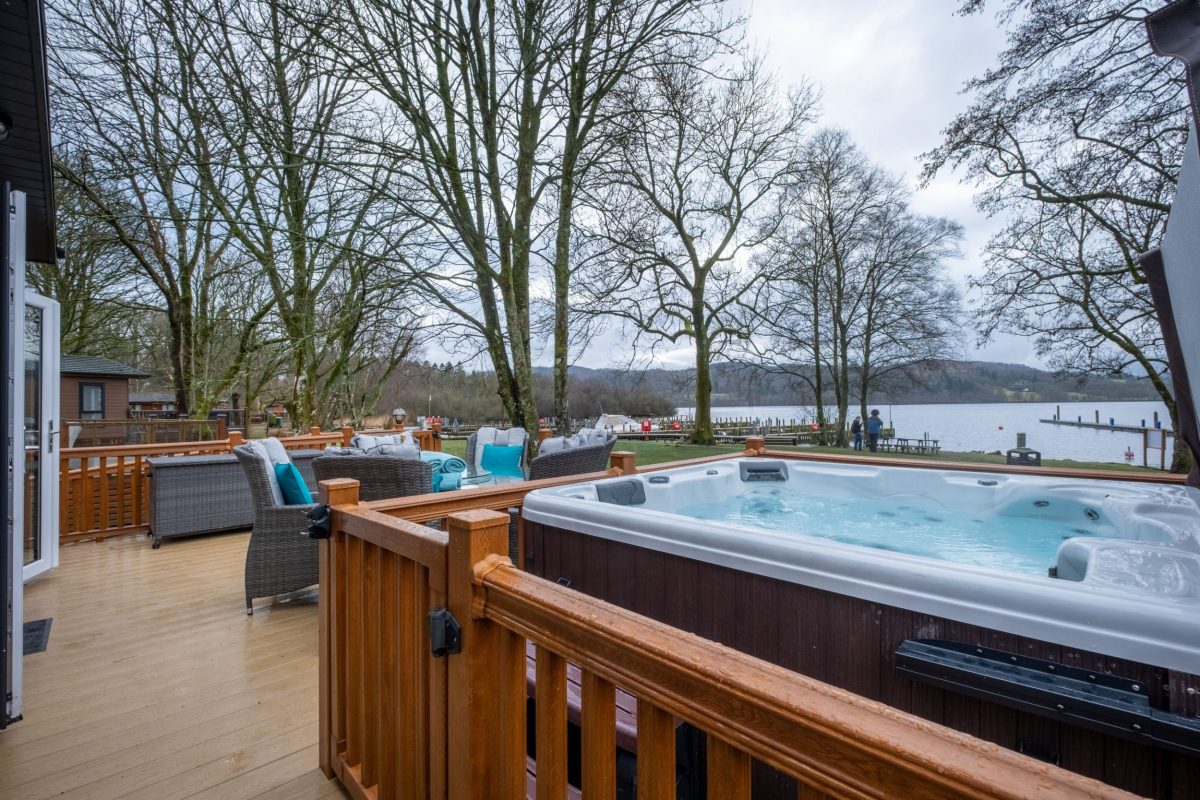 Bramblings by the Lake, a lakefront lodge in the Lake District with private hot tub and family-friendly outdoor space