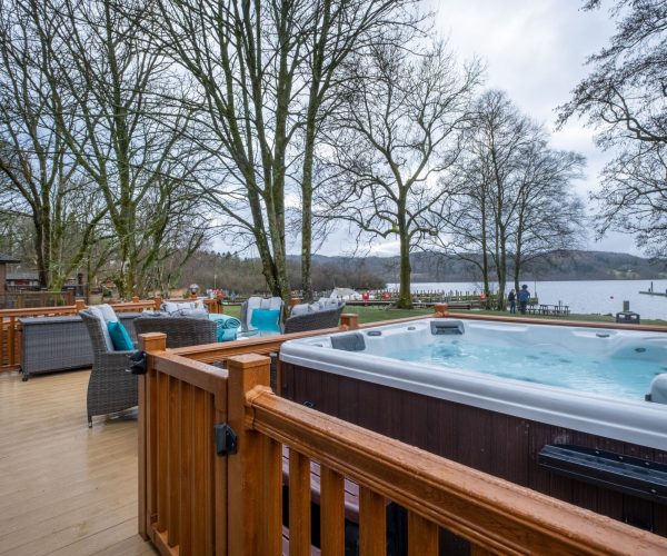 Bramblings by the Lake, a lakefront lodge in the Lake District with private hot tub and family-friendly outdoor space