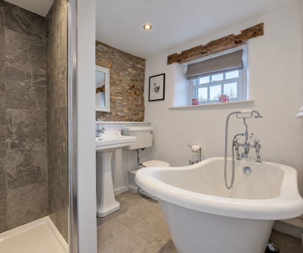 Roembeck Family Bathroom with Rainfall Shower