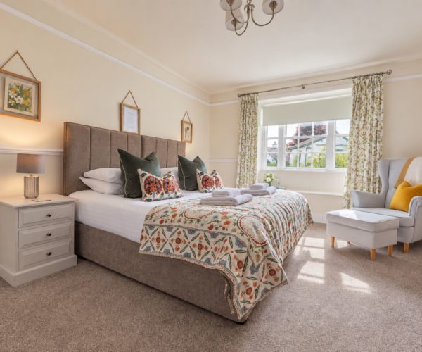 Roger Ground House Spacious Super King Bedroom