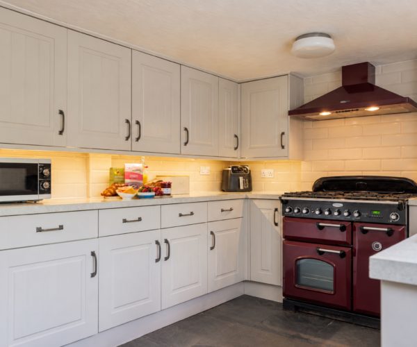 Roger Ground House Well Equipped Traditional Kitchen