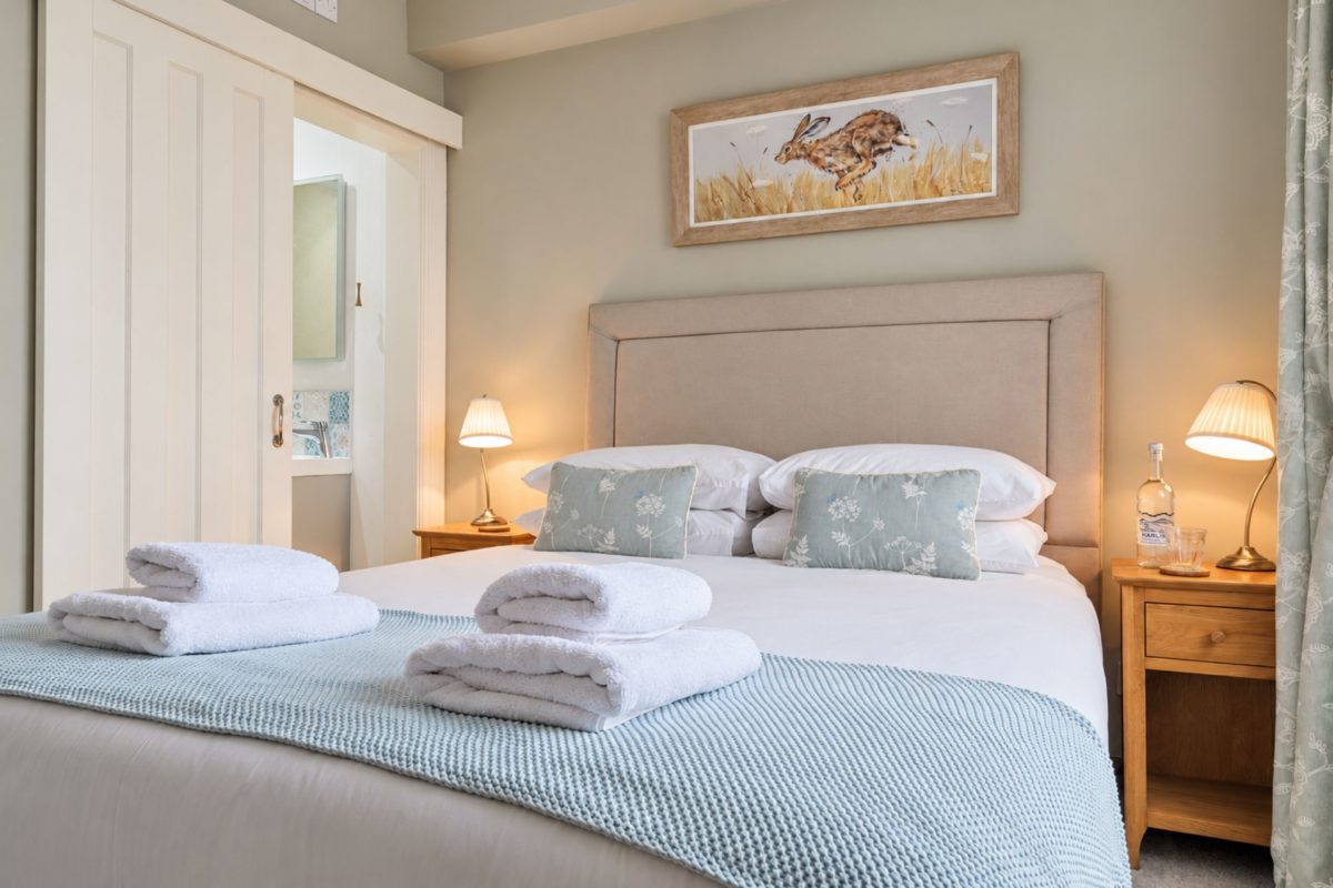 Spacious master bedroom with king size bed at Cornflower Cottage in Windermere