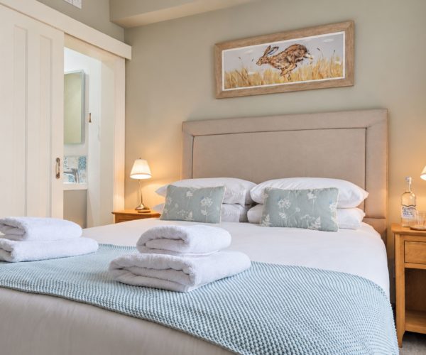 Spacious master bedroom with king size bed at Cornflower Cottage in Windermere